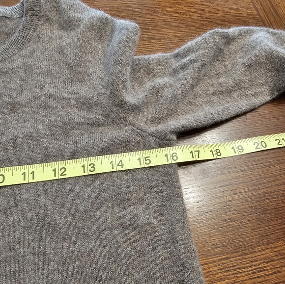 C by Bloomindale's 2 Ply 100% Cashmere Sweater Medium - Picture 9 of 9